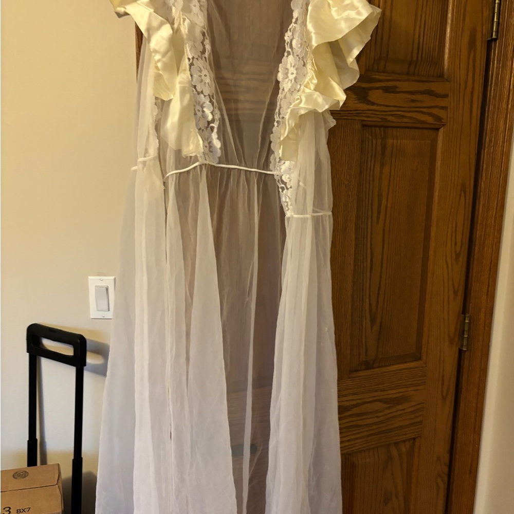 Vintage Val Moda Satin Lace Nightgown Peignoir Robe Sheer One Size Bridal GOrG - Picture 1 of 6
